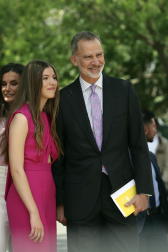 Fotos de la salida de los miembros de la familia real tras la confirmación de la infanta Sofía en la iglesia de la Asunción de Nuestra Señora, en el distrito madrileño de Aravaca.