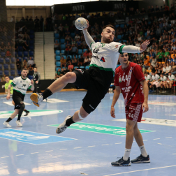 Fotos del Helvetia Anaitasuna tras el partido ante el Logroño y despedida de Carlos Chocarro e Ibai Meoki.