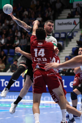 Fotos del Helvetia Anaitasuna tras el partido ante el Logroño y despedida de Carlos Chocarro e Ibai Meoki.