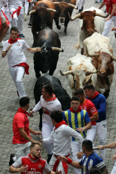 Primer encierro de San Fermín en el tramo del exterior de la Plaza de Toros