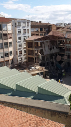 Imagen del derrumbe de un edificio en Logroño./