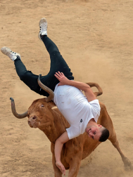 Imagen de las vaquillas en las fiestas de Estella./
