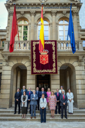 Fotos de la primera sesión de gobierno del Ejecutivo foral en el Palacio de Navarra.