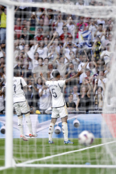 Jugadas del encuentro de la Jornada 9 de LaLiga EA Sports entre rojillos y merengues disputado en el Santiago Bernabéu