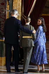 Recepción de los reyes en el Palacio Real, a la que este año se ha sumado la princesa Leonor.