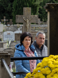 Visita de los fieles al cementerio de Estella el 1 de noviembre