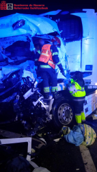 Fotos del accidente con dos camioneros heridos en Baztan.