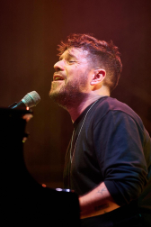 Fotos del concierto de Pablo López en el Navarra Arena. /