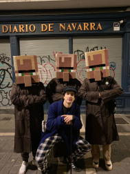 Fotos de los disfraces de la Nochevieja 2023 en Pamplona./