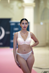 Foto del desfile por el 45º aniversario de Creaciones Selene./