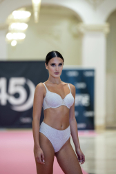 Foto del desfile por el 45º aniversario de Creaciones Selene./