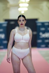 Foto del desfile por el 45º aniversario de Creaciones Selene./