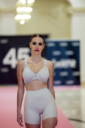 Foto del desfile por el 45º aniversario de Creaciones Selene./