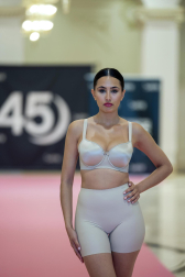 Foto del desfile por el 45º aniversario de Creaciones Selene./