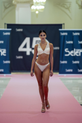 Foto del desfile por el 45º aniversario de Creaciones Selene./