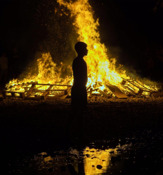 Fotos de las hogueras de San Juan en Estella.