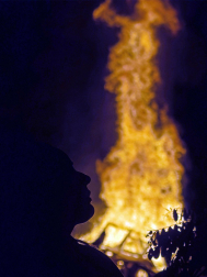 Fotos de las hogueras de San Juan en Estella.