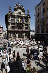 Fotos de la protesta de las organizaciones animalistas PETA y AnimaNaturalis en contra de la tauromaquia.