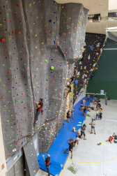 Fotos de la reinauguración del rocódromo municipal de Ansoáin.