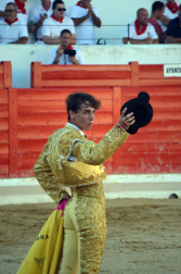 Fotos de la novillada y la cornada a Miguel Serrano en Peralta. /