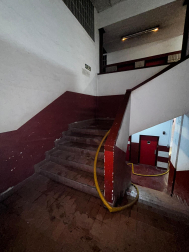 Fotos del interior del edificio de Policía Municipal de Pamplona incendiado. /