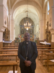 Visita del obispo auxiliar de Kerala, Justin Madathparambile, a Navaz.