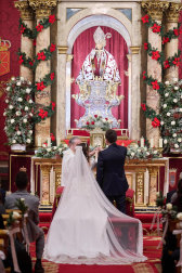 Fotos de la última boda del año en la Capilla de San Fermín.