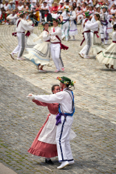 Festival Folclórico en la plaza de los Fueros.