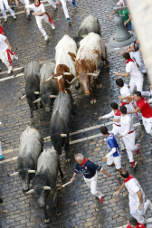Fotos del sexto encierro de San Fermín con toros de Escolar. |