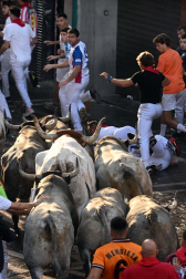 Fotos del sexto encierro de San Fermín con toros de Escolar. |