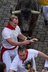 Fotos del sexto encierro de San Fermín con toros de Escolar. |