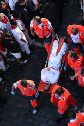Fotos del sexto encierro de San Fermín con toros de Escolar. |