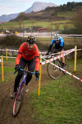 Fotos del VI Memorial Benigno Mendia, campeonato navarro de ciclocross en Urdiáin