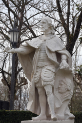 Fotos de la finalizaciòn del traslado de las estatuas del Paseo de Sarasate a los jardines de la Taconera