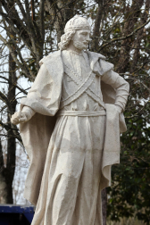 Fotos de la finalizaciòn del traslado de las estatuas del Paseo de Sarasate a los jardines de la Taconera