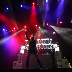 Fotos del festival Supernoventeros en el Navarra Arena