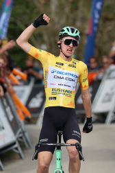 Fotos de la meta en Cuevas de Mendukilo en la segunda etapa de la Itzulia 2026 por tierras navarras