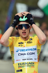 Fotos de la meta en Cuevas de Mendukilo en la segunda etapa de la Itzulia 2026 por tierras navarras
