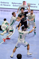 Fotos de la eliminatoria de Copa del Rey entre Anaitasuna y Bathco Torrelavega disputada este miércoles, 22 de abril, en el pabellón pamplonés