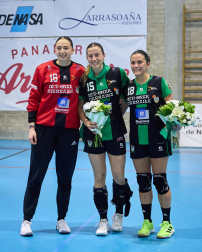 Imágenes del homenaje de despedida a Aileen Ripa, Kelly Fonkeng y Maria Grasielly Brasil.