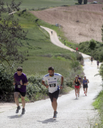 Participantes en el I Cross de Úcar disputado este domingo, 17 de mayo
