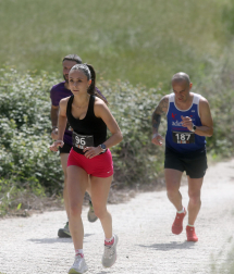 Participantes en el I Cross de Úcar disputado este domingo, 17 de mayo