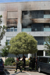 Los vecinos de un bloque de la avenida Belascoain, en la urbanización de Ardoi, en Zizur Mayor, tuvieron que ser desalojados por un incendio ocurrido este lunes, 1 de junio