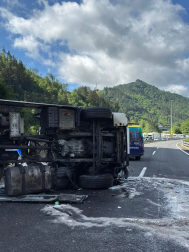 Foto del accidente en la AP-8 en Elgoibar en el que han fallecido cinco policías forales.