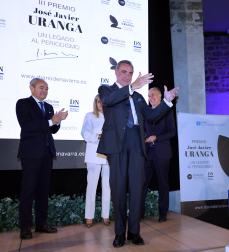 Fotos de la entrega del III Premio José Javier Uranga a Carlos Herrera