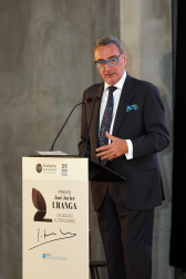 Fotos de la entrega del III Premio José Javier Uranga a Carlos Herrera