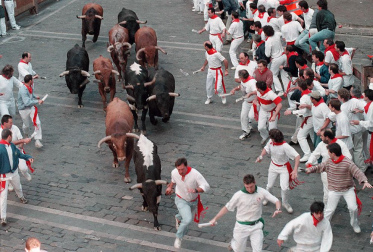 La duración media de los encierros suele situarse entre los 2 ó 3 minutos aunque, en ocasiones, suele ser una carrera rápida que por poco supera los 2 minutos.