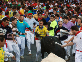 Desde el comienzo de las fiestas de la capital navarra hasta la actualidad se han tenido que lamentar  un total de 16 muertes de corredores en el encierro, situándose la primera de ellas en la carrera del 7 de julio de 1910.