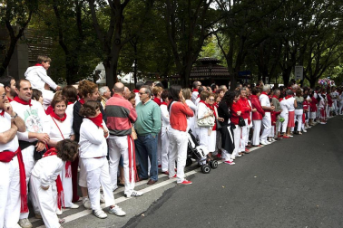 La procesión en honor a San Fermín por las calles de Pamplona.
