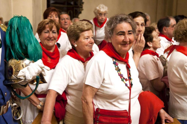 La procesión en honor a San Fermín por las calles de Pamplona.